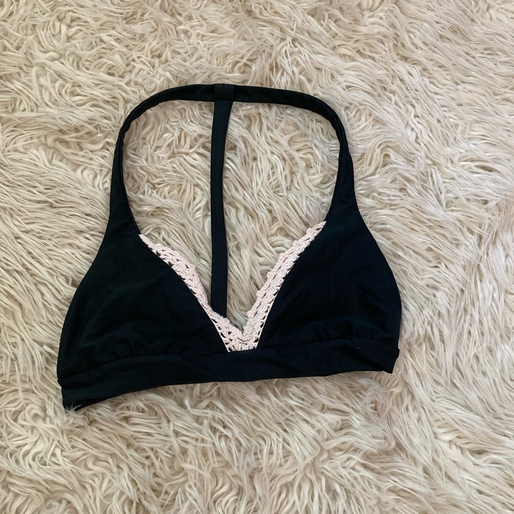 Black bikini top.